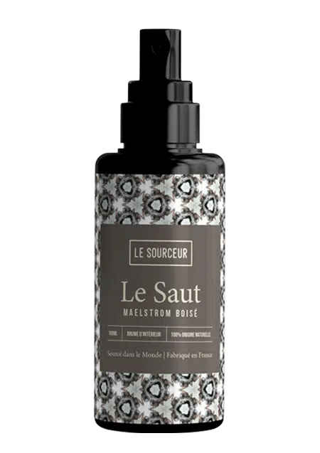 bottle of the perfumed mist Le Saut